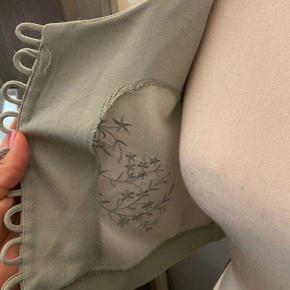 Express Mint Cropped Button Up Vest - Picture 5 of 7